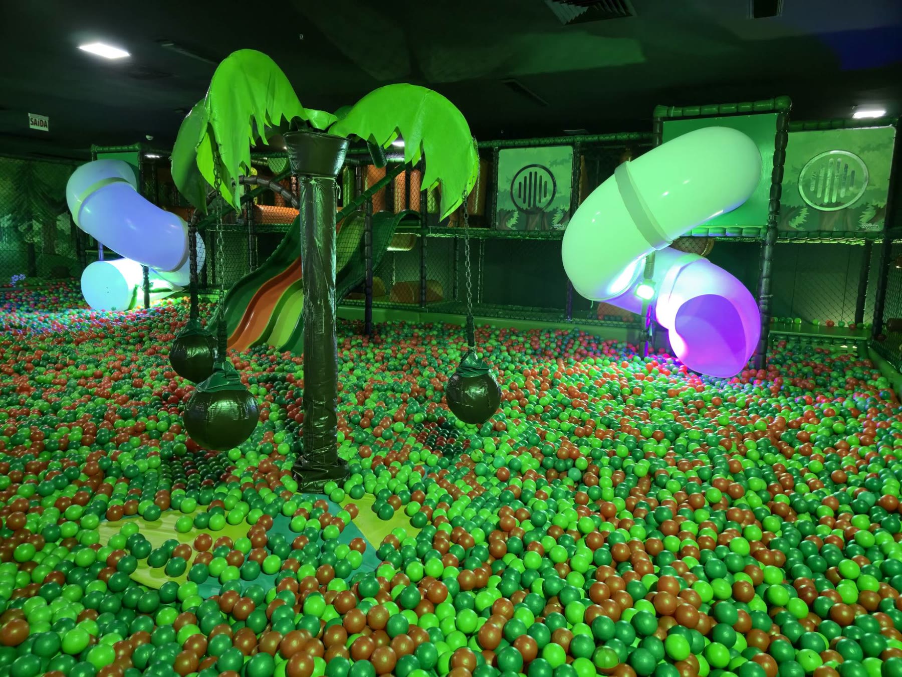 Piscina de bolinhas — Planet Park
